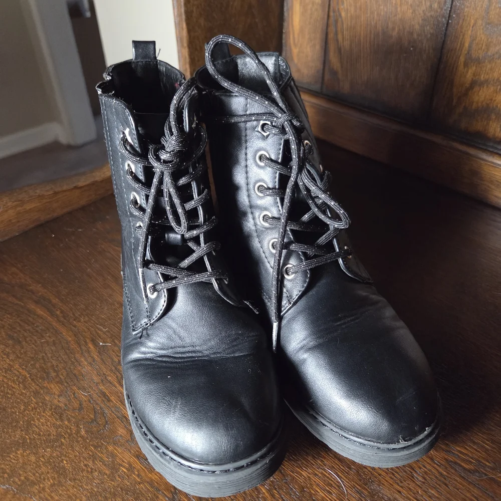 SO Kids Black Lace-Up Boots